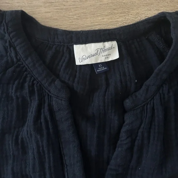 Universal Thread woman’s gauze, black blouse size extra small –EUC - Picture 6 of 6